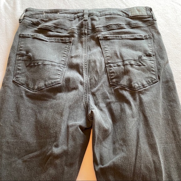 AE Super High-Rise Jeans w/ Holes in the Knees - Picture 7 of 7